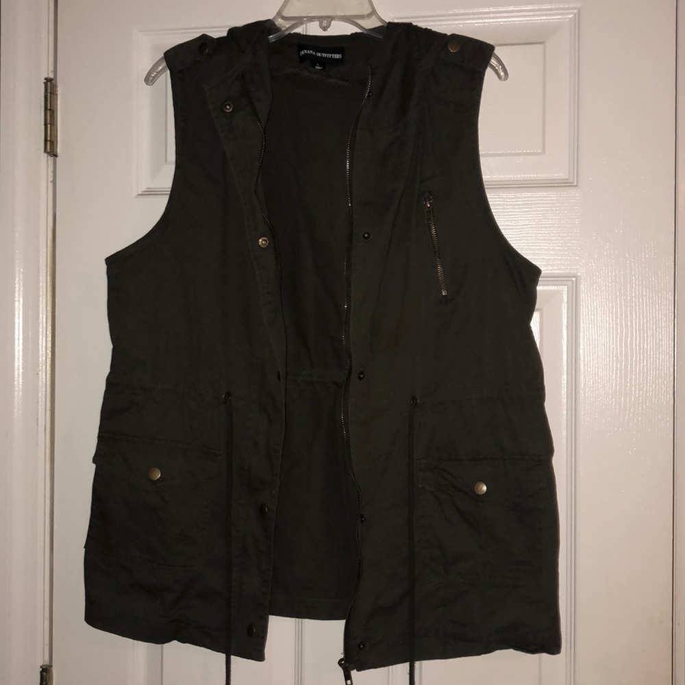 Light weight sleeveless vest